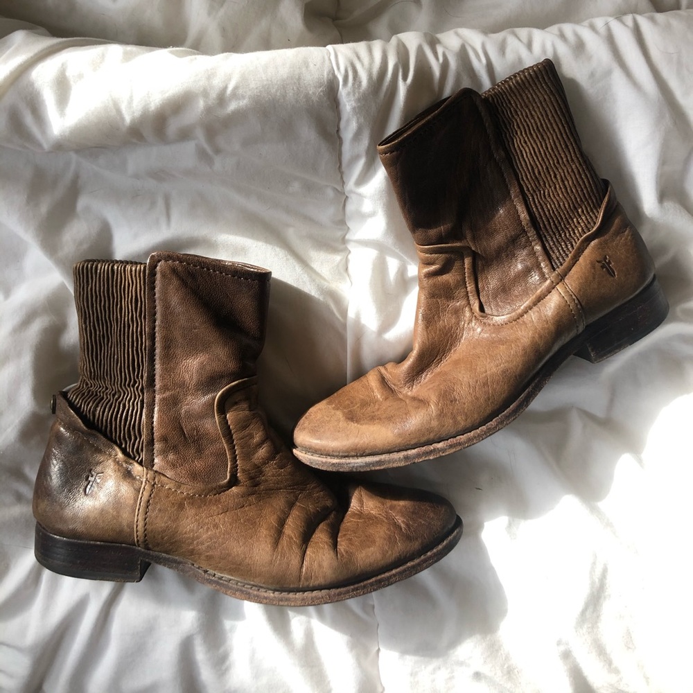 Frye casual ankle boot size 7.5 color tan leather